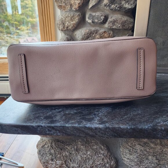 The Marc Jacobs Luxurious Taille Pale Pink Leather Tote Bag - Picture 10 of 16